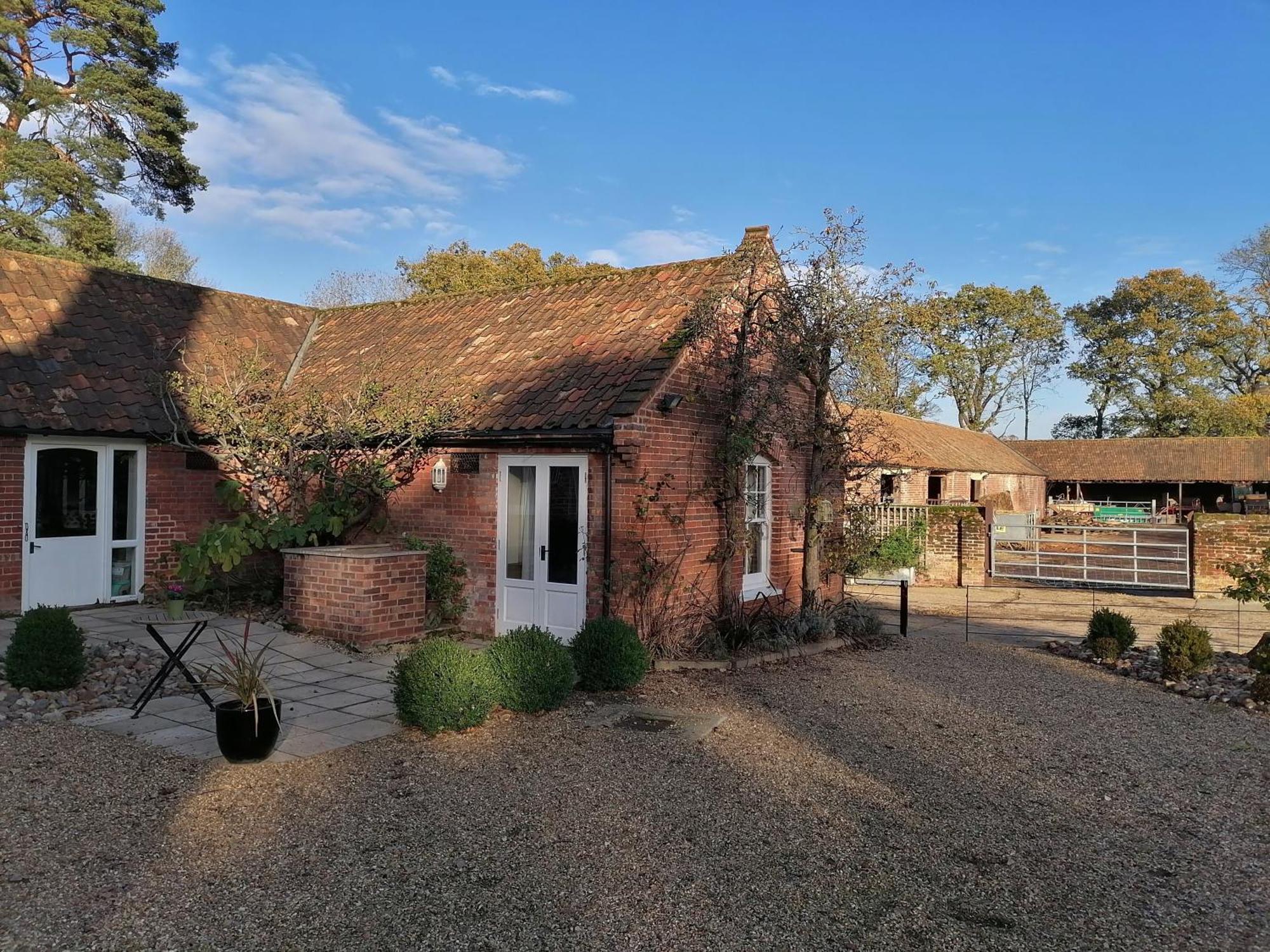 Carrick'S At Castle Farm Hotel Swanton Morley Exterior photo