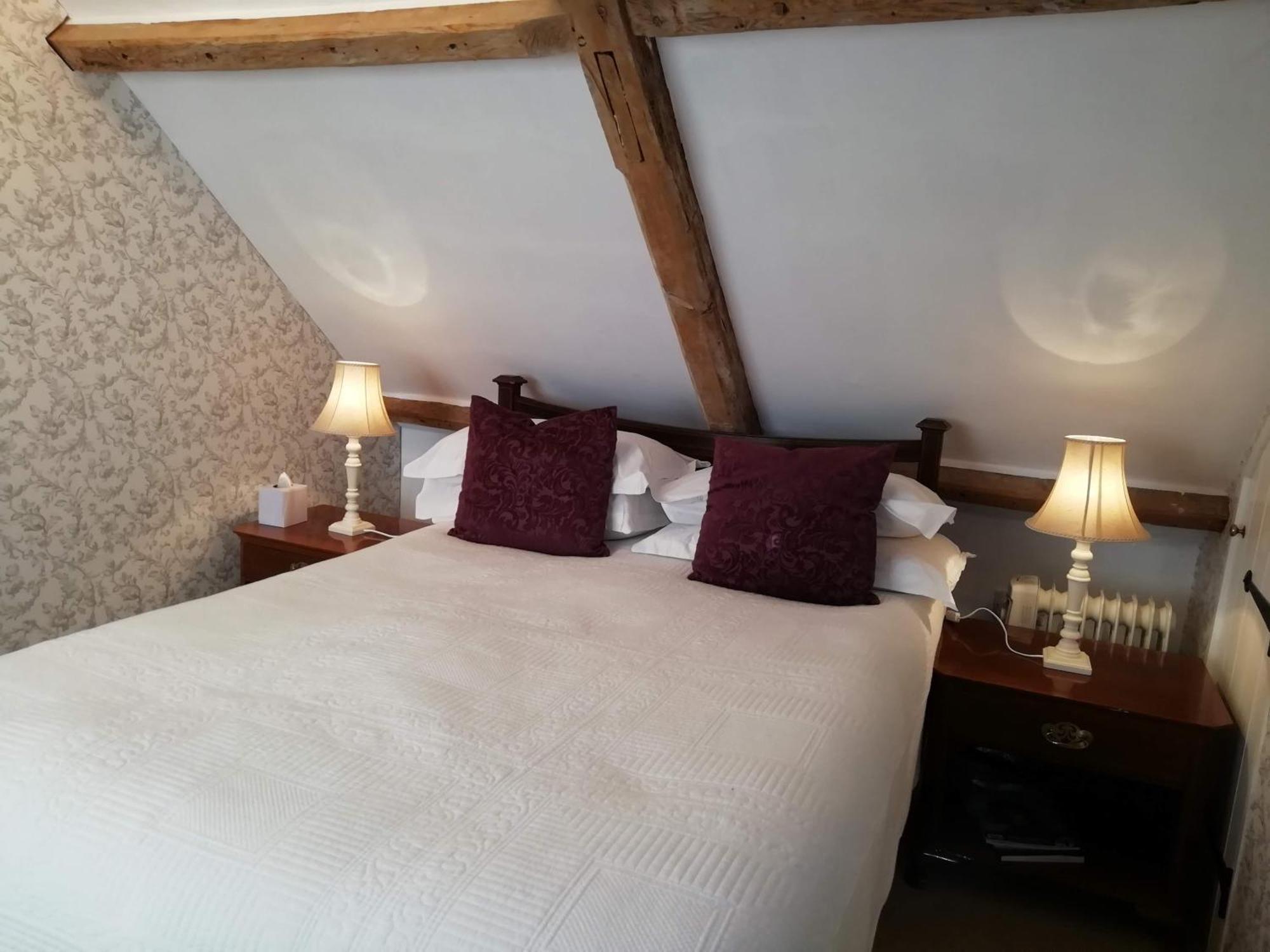 Carrick'S At Castle Farm Hotel Swanton Morley Room photo